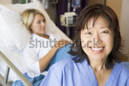 Arzt stehen Zimmer Krankenhaus lächelnd krank Stock foto © monkey_business