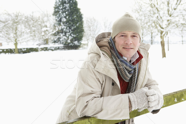 Photo stock: Homme · permanent · à · l'extérieur · paysage · neige · hiver