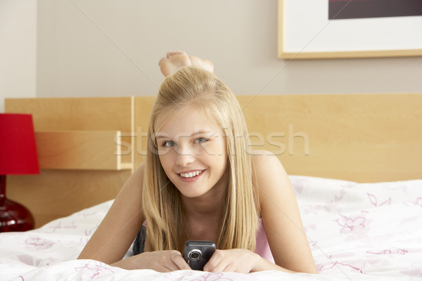 Foto stock: Dormitorio · teléfono · móvil · cara · teléfono · móviles