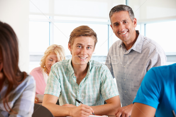 Tutor helfen Studenten Klasse Frauen glücklich Stock foto © monkey_business