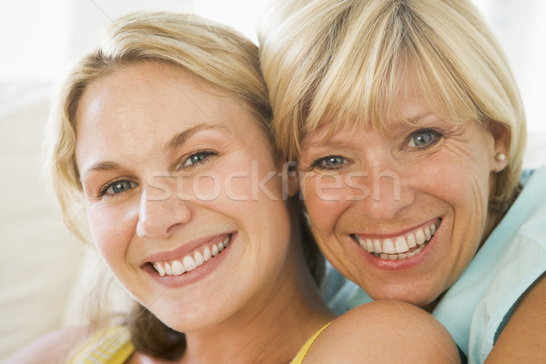Mãe crescido para cima filha sorridente mulher Foto stock © monkey_business
