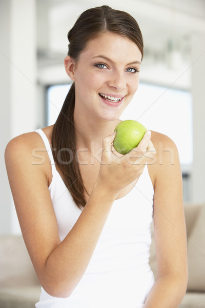 Stockfoto: Jonge · vrouw · eten · appel · voedsel · vruchten · groene