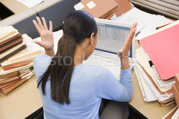 Geschäftsfrau Kabine Laptop Dateien Business Frau Stock foto © monkey_business