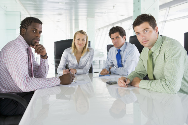 Négy üzletemberek tárgyaló üzlet üzletemberek dolgozik Stock fotó © monkey_business