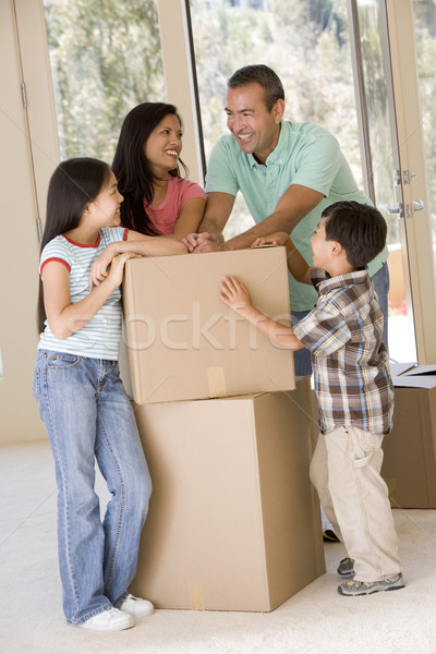 Család dobozok új otthon mosolyog nő gyerekek Stock fotó © monkey_business