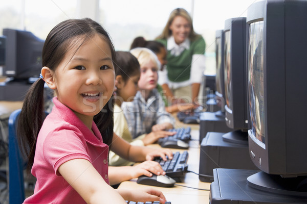 Kindergarten Kinder Lernen Computer Mädchen Studenten Stock foto © monkey_business