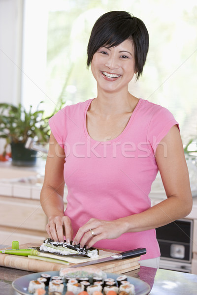 [[stock_photo]]: Femme · sushis · alimentaire · maison · manger · chinois