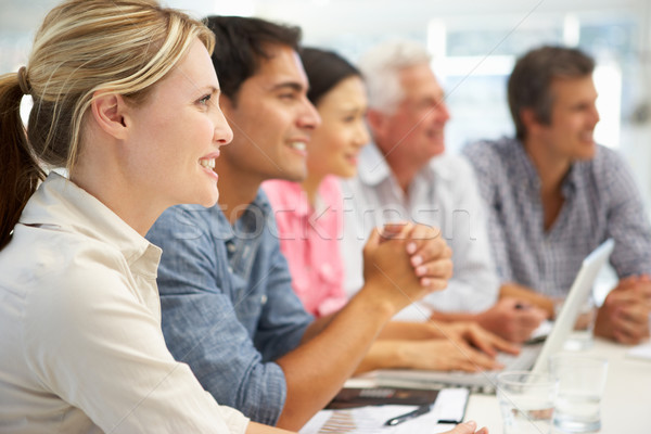 Mixto grupo reunión de negocios negocios ordenador mujeres Foto stock © monkey_business