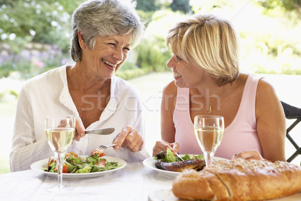 Barátok eszik freskó étel étel nők Stock fotó © monkey_business