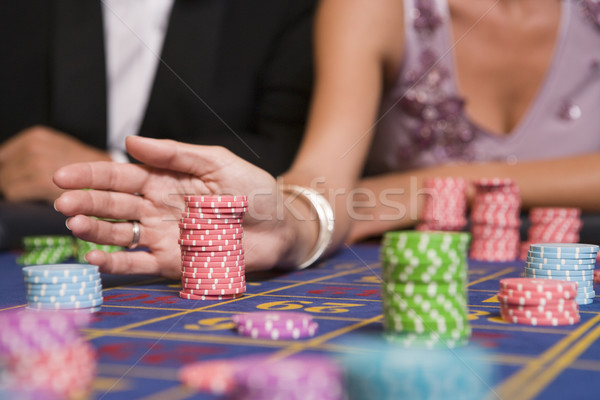Vrouw roulette tabel casino Stockfoto © monkey_business