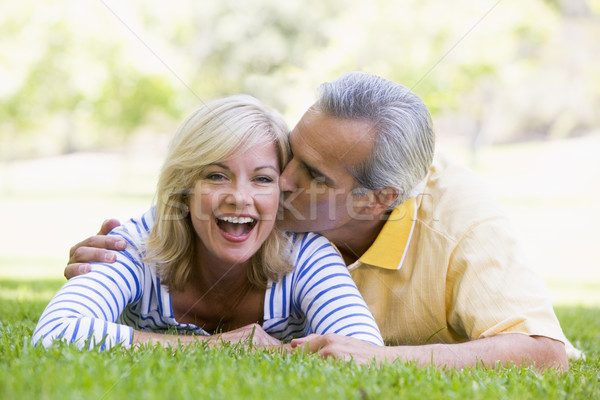 Para relaks odkryty parku całując uśmiechnięty Zdjęcia stock © monkey_business