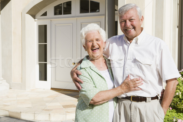 Couple de personnes âgées permanent à l'extérieur maison femme Photo stock © monkey_business