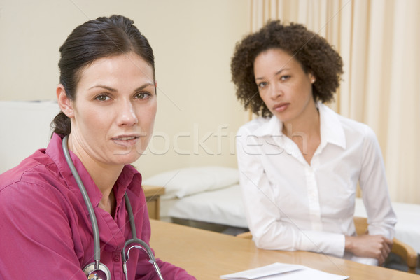 [[stock_photo]]: Femme · médecin · heureux · parler · carrière