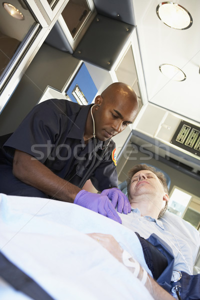 Paramedic pacient ambulanţă spital asistentă portret Imagine de stoc © monkey_business