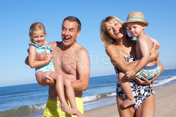 Foto d'archivio: Nonni · nipoti · spiaggia · uomo