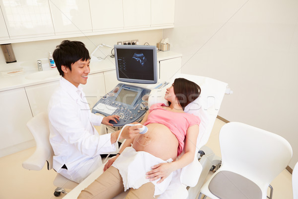 Femeie gravida ultrasunete scanda femeie medic femei Imagine de stoc © monkey_business
