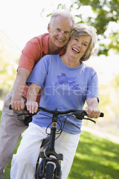 Foto stock: Casal · de · idosos · ciclo · mulher · homem · exercer · bicicleta