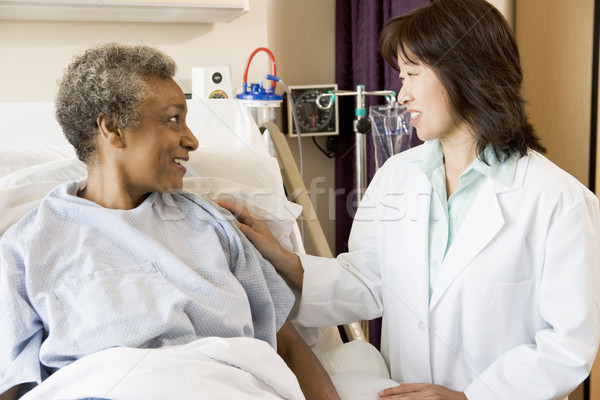 Foto stock: Médico · hablar · altos · mujer · hospital · chino