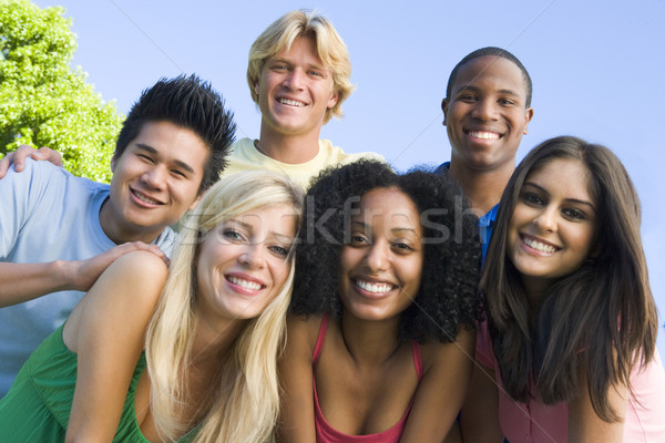 Grup prietenii exterior sase tineri Imagine de stoc © monkey_business