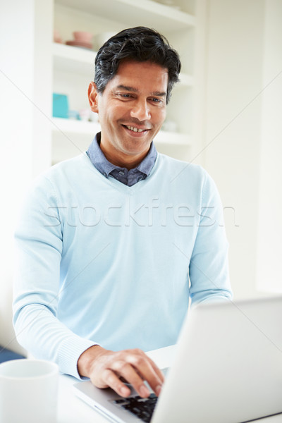 Indio hombre usando la computadora portátil casa feliz portátil Foto stock © monkey_business