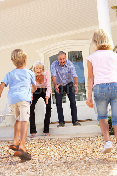 Grands-parents petits enfants visiter maison femme personne [[stock_photo]] © monkey_business