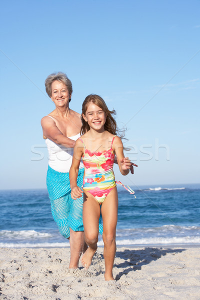 祖母 を実行して 孫娘 砂浜 ビーチ 家族 ストックフォト © monkey_business