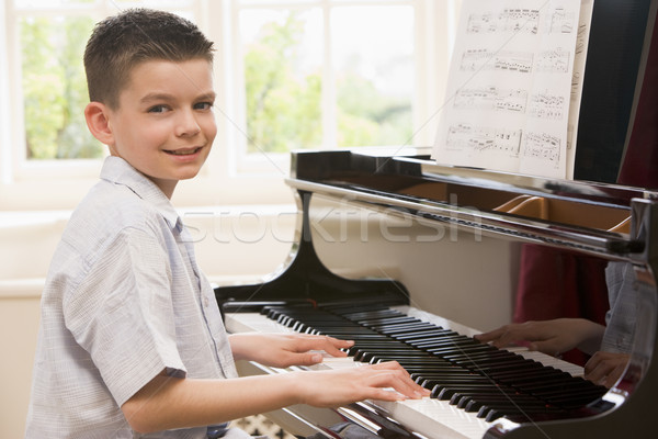 Menino jogar piano criança casa sorridente Foto stock © monkey_business