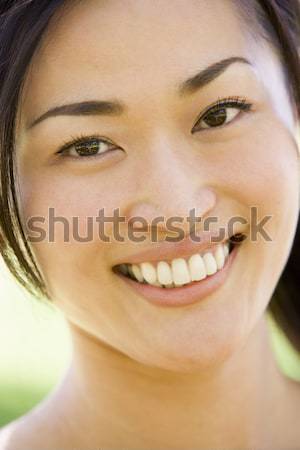 of blonde smiling woman 由      上线自 may 30, 2010