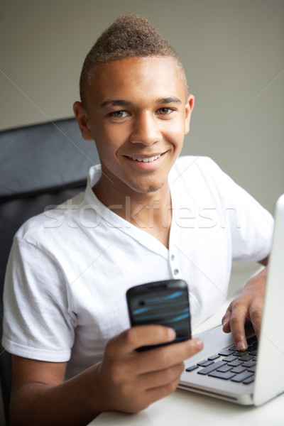 [[stock_photo]]: Utilisant · un · ordinateur · portable · mobiles · maison · téléphone · internet