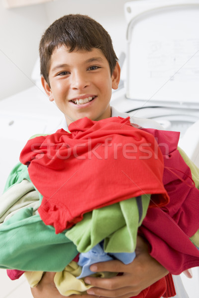 Halten Wäsche Junge lächelnd Stock foto © monkey_business