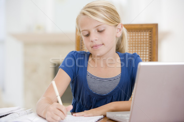 年輕的女孩 功課 使用筆記本電腦 計算機 女孩 孩子 商業照片 © monkey_business