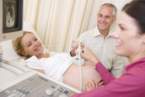 Zdjęcia stock: Kobieta · w · ciąży · ultradźwięk · lekarza · mąż · oglądać · kobieta