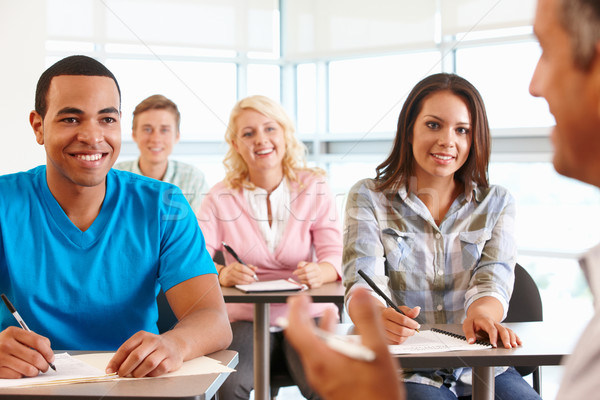 Clase estudiantes mujeres feliz trabajo Foto stock © monkey_business