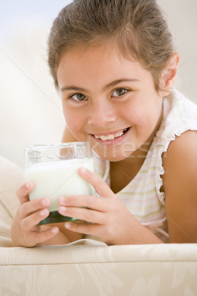 Joven potable leche salón sonriendo alimentos Foto stock © monkey_business