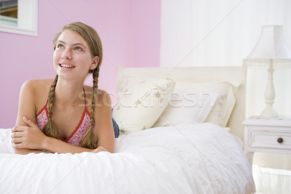 商業照片: 十幾歲的女孩 · 床 · 女孩 · 青少年 · 燈 · 放寬