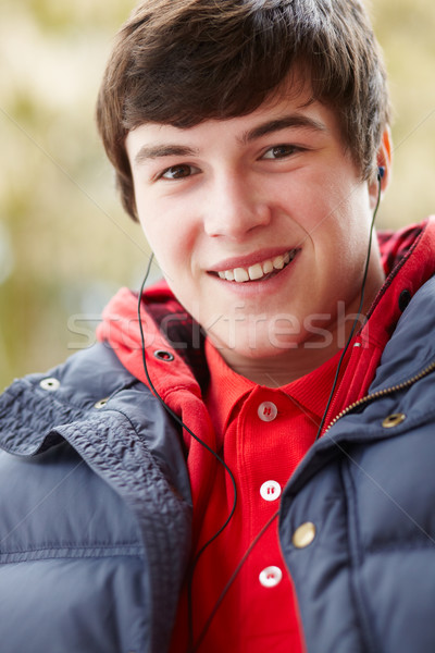 十幾歲的男孩 耳機 聽音樂 贏 冬天 商業照片 © monkey_business