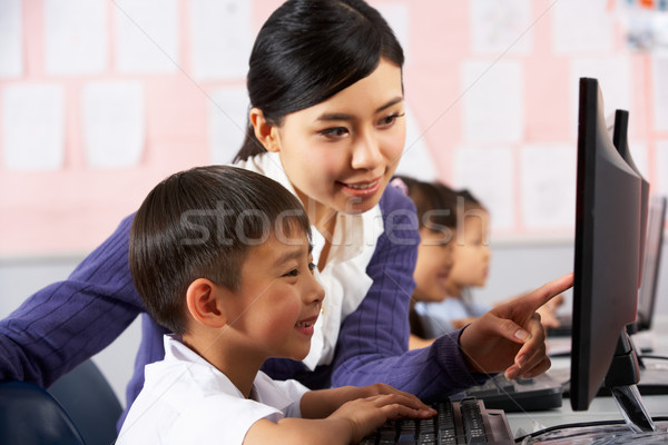Lehrer helfen Studenten Computer Klasse chinesisch Stock foto © monkey_business