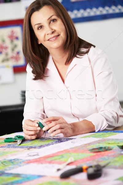 Retrato mulher de costura colcha mulheres feliz Foto stock © monkey_business
