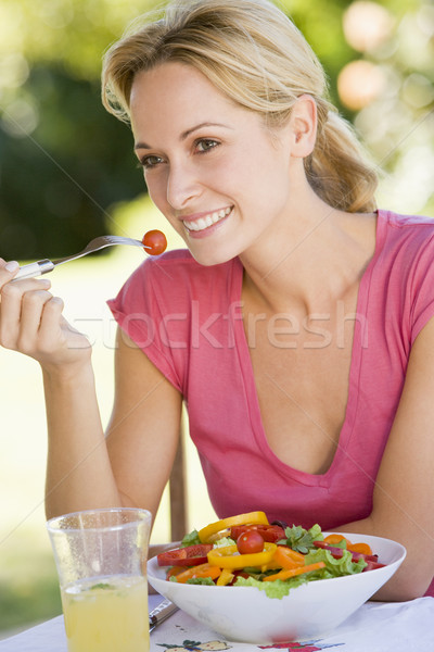 Frau genießen Salat Garten home trinken Stock foto © monkey_business