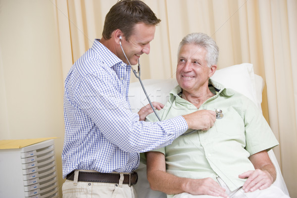 Foto d'archivio: Medico · uomo · stetoscopio · esame · stanza · sorridere