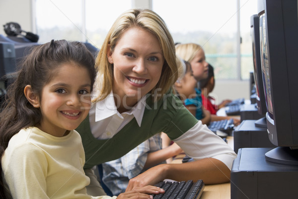 Lehrer helfen Kindergarten Kinder lernen Computer Stock foto © monkey_business