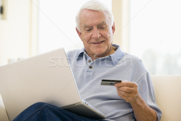 [[stock_photo]]: Homme · salon · portable · carte · de · crédit · souriant · affaires