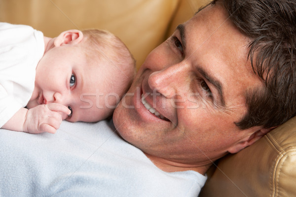 Imagine de stoc: Portret · tată · nou-nascut · copil · acasă · dragoste