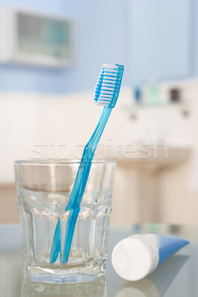 Brosse à dents dentifrice bleu salle de bain propre fraîches [[stock_photo]] © monkey_business