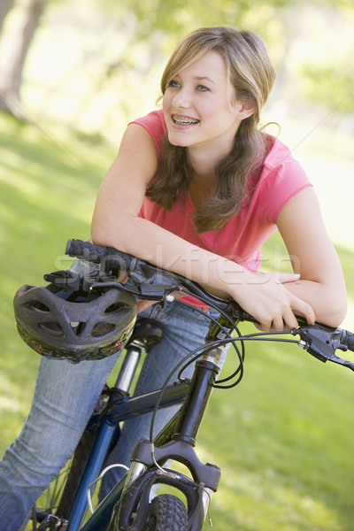 Bicicleta nina moto parque camiseta Foto stock © monkey_business