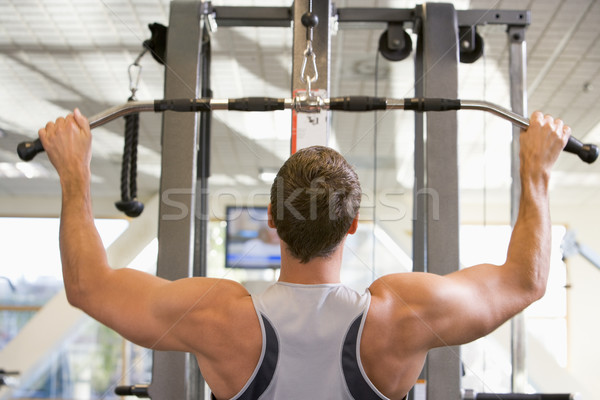 Mann Krafttraining Fitnessstudio Fitness gesunden Gewichte Stock foto © monkey_business