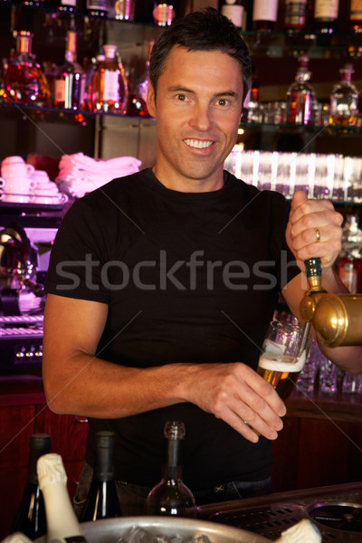 Zdjęcia stock: Portret · barman · stałego · za · bar