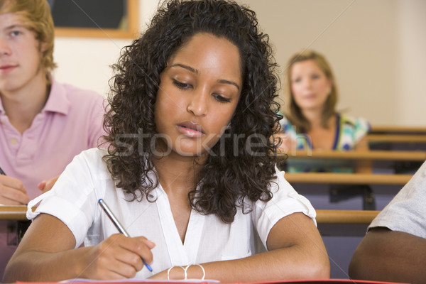 [[stock_photo]]: Homme · prendre · des · notes · Université · conférence · femme