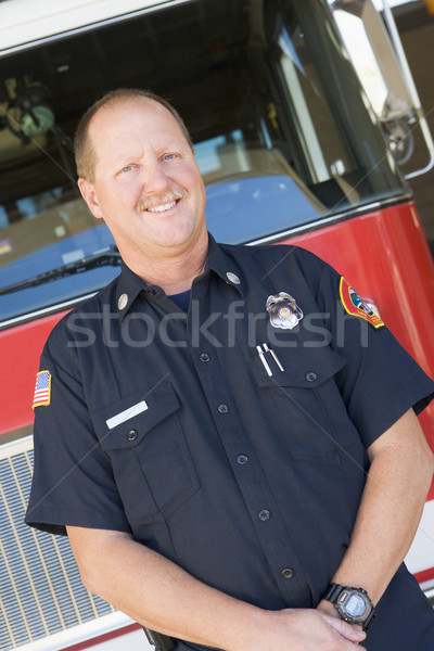 Portret strażak pompa strażacka uśmiechnięty kolor stałego Zdjęcia stock © monkey_business