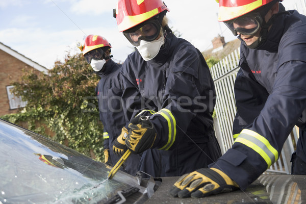 Stockfoto: Brandweerlieden · auto · helpen · crash · vrouw · man